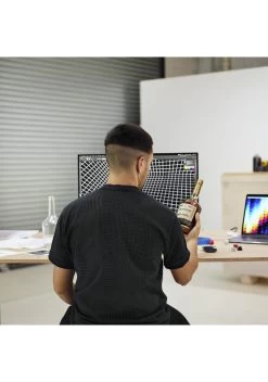 Hennessy VS - Edition Limitée Felipe Pantone -Mars Soldes cognac hennessy vs edition limitee felipe pantone 3